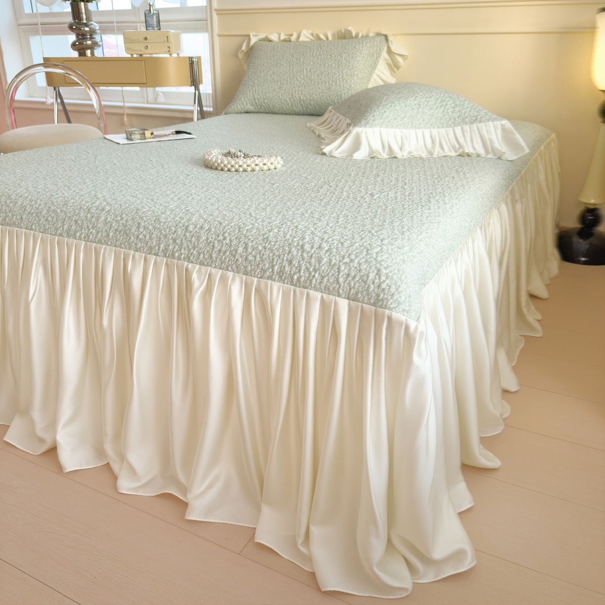 91家纺网 家纺一手货源 找家纺 孩子王家纺 2026新款夏季凉感公主风冰豆豆花边凉席床裙款凉感值过0.21三件套可机洗冰丝空 豆豆物语-飘飘-绿