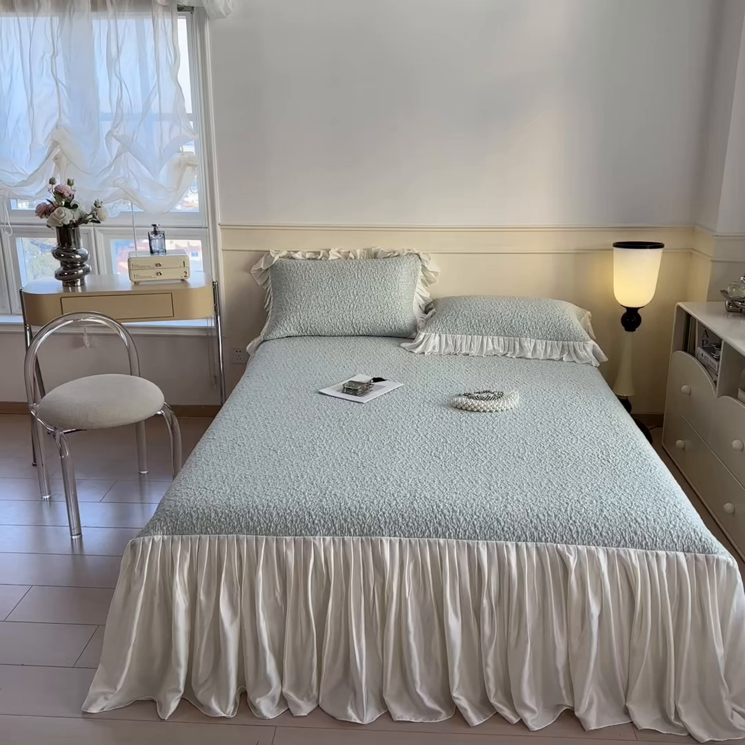 91家纺网 家纺一手货源 找家纺 孩子王家纺 2026新款夏季凉感公主风冰豆豆花边凉席床裙款凉感值过0.21三件套可机洗冰丝空 豆豆物语-飘飘-绿