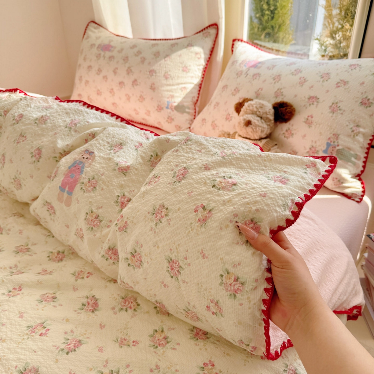 91家纺网 家纺一手货源 找家纺 玉海棠家纺 2026新款高品质A类泡芙纱甜栗贝壳边套件系列-小红书推荐（110g） 甜栗-甜卷兔兔