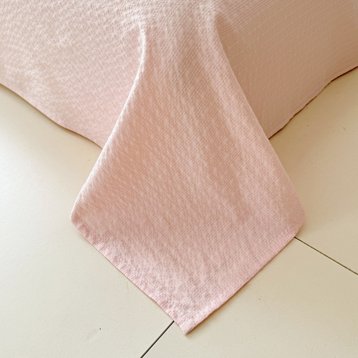 91家纺网 家纺一手货源 找家纺 玉海棠家纺 2026新款高品质A类泡芙纱甜栗贝壳边套件系列-小红书推荐（110g） 甜栗-甜卷兔兔