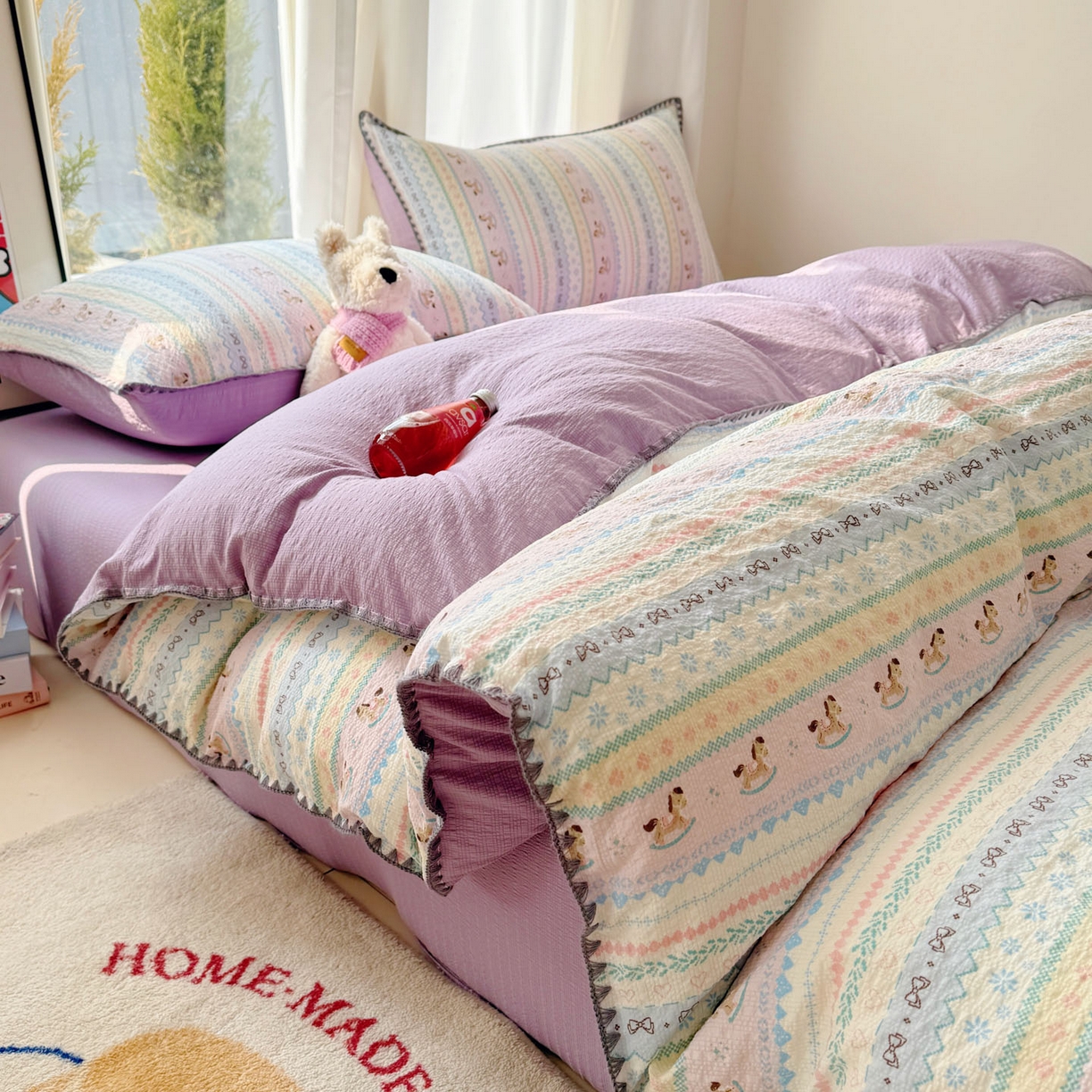 91家纺网 家纺一手货源 找家纺 玉海棠家纺 2026新款高品质A类泡芙纱甜栗贝壳边套件系列-小红书推荐（110g） 甜栗-甜心木马卷