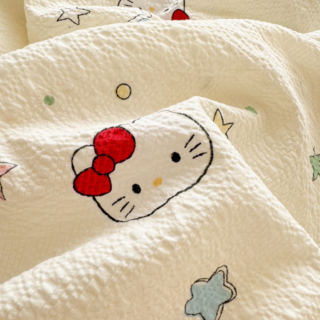 91家纺网 家纺一手货源 找家纺 玉海棠家纺 2026新款高品质A类泡芙纱甜栗贝壳边套件系列-小红书推荐（110g） 甜栗-星芒凯蒂