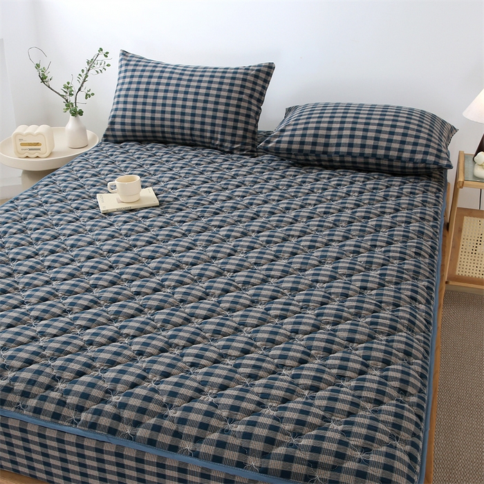 91家纺网 家纺一手货源 找家纺 乐逸家纺 2026新款日式100%全棉色织水洗棉夹棉床笠 日式全棉床笠重楼蓝