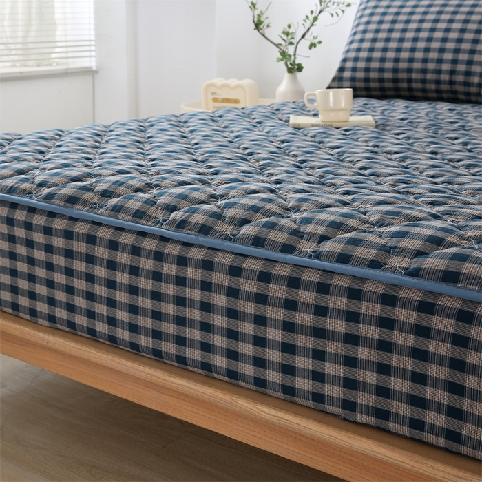 91家纺网 家纺一手货源 找家纺 乐逸家纺 2026新款日式100%全棉色织水洗棉夹棉床笠 日式全棉床笠重楼蓝