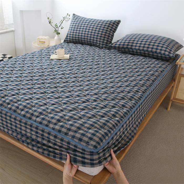 91家纺网 家纺一手货源 找家纺 乐逸家纺 2026新款日式100%全棉色织水洗棉夹棉床笠 日式全棉床笠重楼蓝