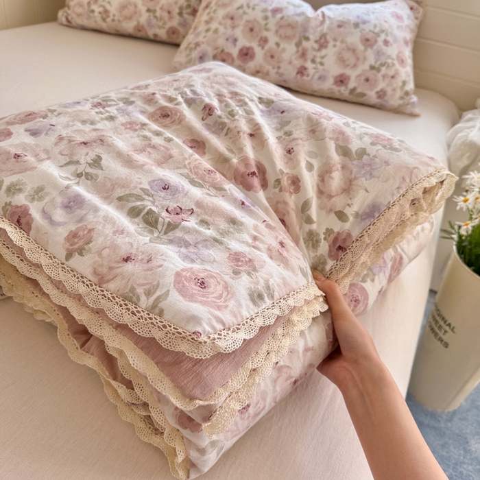 91家纺网 家纺一手货源 找家纺 （总）优承佳生活馆 2026新款云感双层纱抗菌夏被夏凉被空调被,花间浅梦,相思蓝韵,满山野,奶蓝波点,欢乐木马,甜梦兔,粉樱漫语,花间小兔,浅草花语,云边星辰,腊肠狗,蝶舞翩翩,KT乐园,相思粉韵,萌宠乐园,春芽浅漾,粉紫绮梦,爱如星辰,趣多多,甜心宝贝,橘子海,花枝语