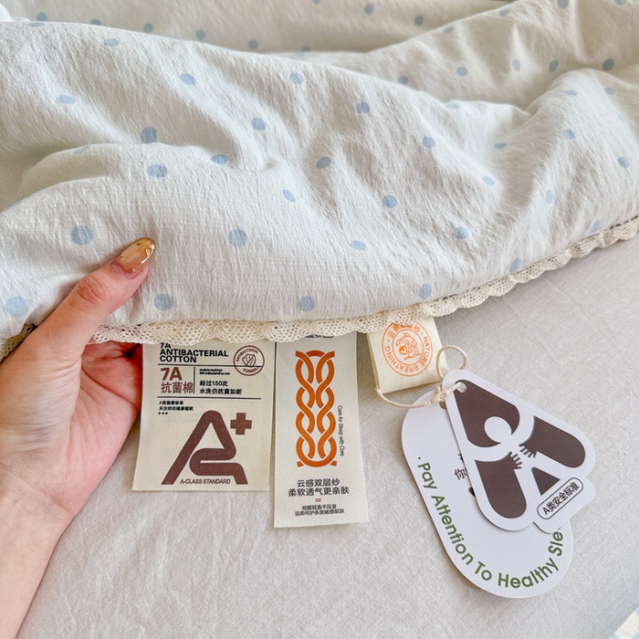 91家纺网 家纺一手货源 找家纺 优承佳生活馆 2026新款云感双层纱抗菌夏被夏凉被空调被 奶蓝波点