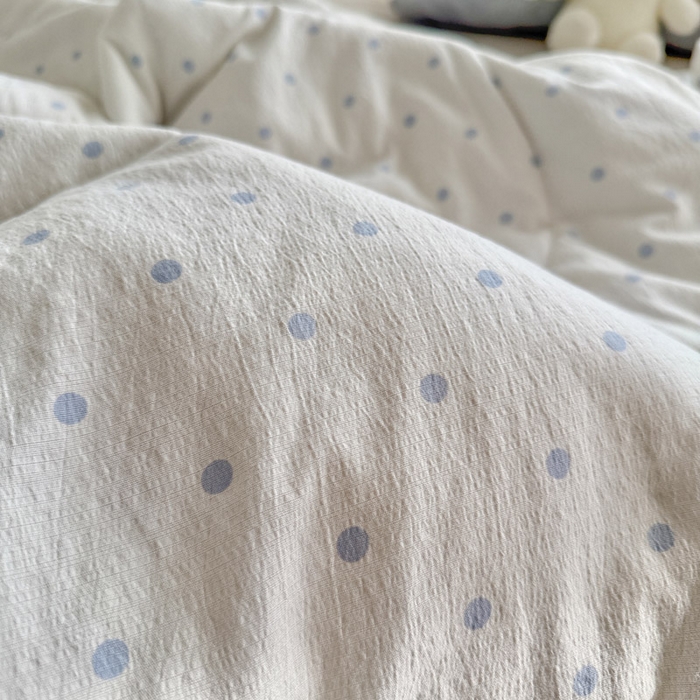 91家纺网 家纺一手货源 找家纺 优承佳生活馆 2026新款云感双层纱抗菌夏被夏凉被空调被 奶蓝波点