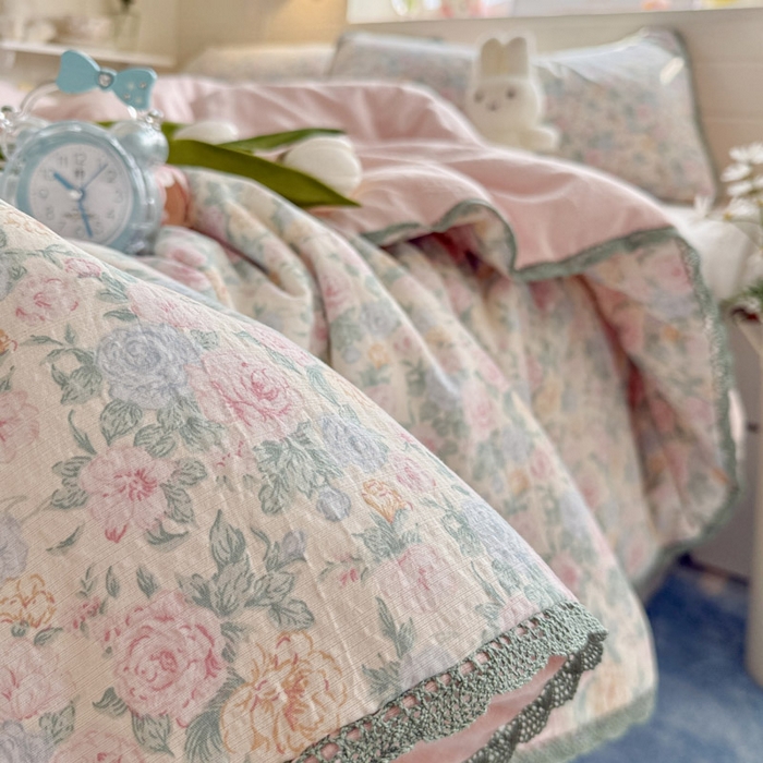 91家纺网 家纺一手货源 找家纺 优承佳生活馆 2026新款云感双层纱抗菌夏被夏凉被空调被 春芽浅漾