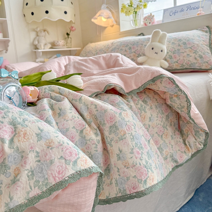 91家纺网 家纺一手货源 找家纺 优承佳生活馆 2026新款云感双层纱抗菌夏被夏凉被空调被 春芽浅漾