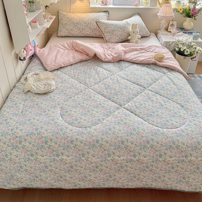 91家纺网 家纺一手货源 找家纺 优承佳生活馆 2026新款云感双层纱抗菌夏被夏凉被空调被 春芽浅漾