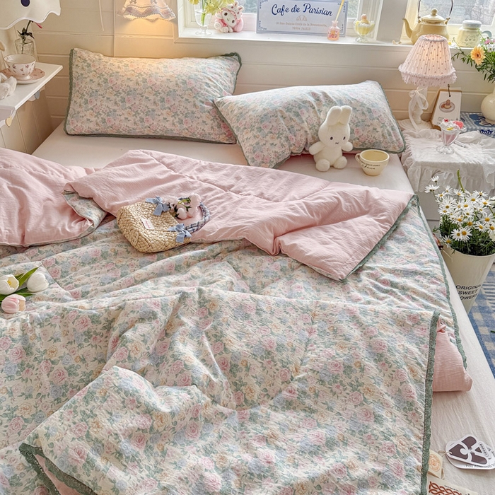 91家纺网 家纺一手货源 找家纺 优承佳生活馆 2026新款云感双层纱抗菌夏被夏凉被空调被 春芽浅漾