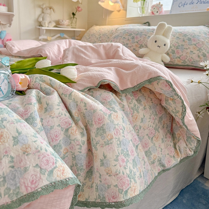 91家纺网 家纺一手货源 找家纺 优承佳生活馆 2026新款云感双层纱抗菌夏被夏凉被空调被 春芽浅漾