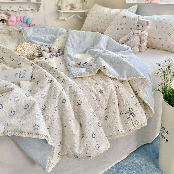 91家纺网 家纺一手货源 找家纺 优承佳生活馆 2026新款云感双层纱抗菌夏被夏凉被空调被 相思蓝韵