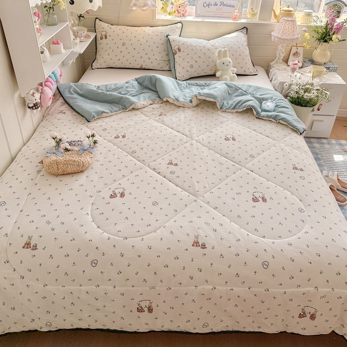 91家纺网 家纺一手货源 找家纺 优承佳生活馆 2026新款云感双层纱抗菌夏被夏凉被空调被 花间小兔