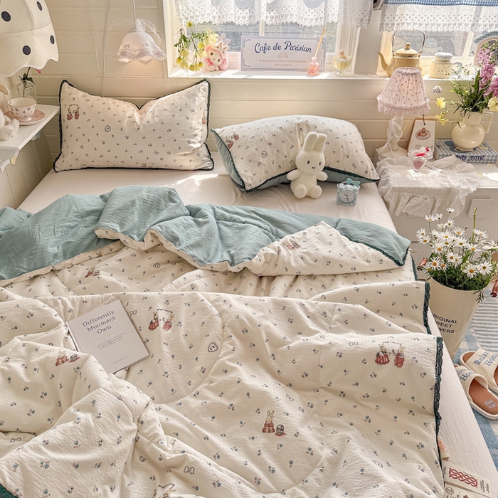 91家纺网 家纺一手货源 找家纺 优承佳生活馆 2026新款云感双层纱抗菌夏被夏凉被空调被 花间小兔