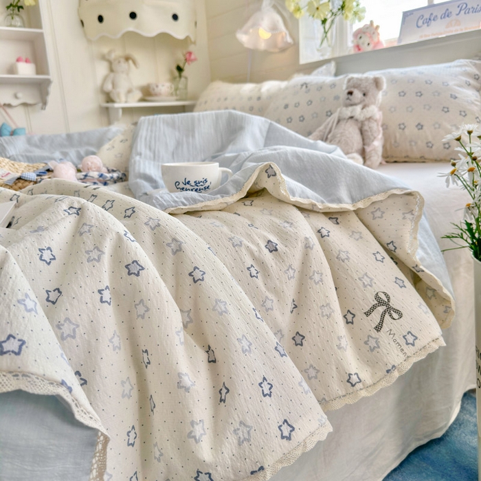 91家纺网 家纺一手货源 找家纺 优承佳生活馆 2026新款云感双层纱抗菌夏被夏凉被空调被 相思蓝韵