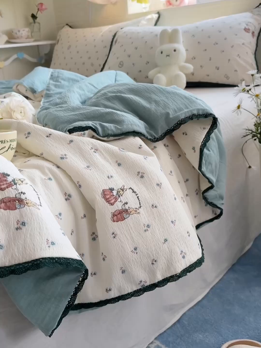 91家纺网 家纺一手货源 找家纺 优承佳生活馆 2026新款云感双层纱抗菌夏被夏凉被空调被 花间小兔