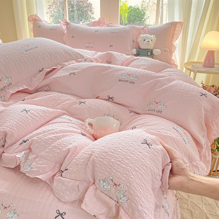 91家纺网 家纺一手货源 找家纺 昊川家纺 2026新款奶芙双层纱皱皱纱小清新多功能韩版花边床盖四件套 小天鹅-浅粉