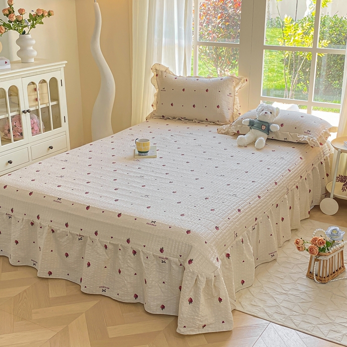 91家纺网 家纺一手货源 找家纺 昊川家纺 2026新款奶芙双层纱皱皱纱小清新多功能韩版花边床盖四件套 草莓日记