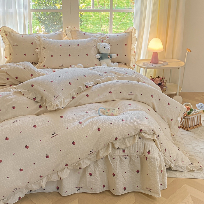 91家纺网 家纺一手货源 找家纺 昊川家纺 2026新款奶芙双层纱皱皱纱小清新多功能韩版花边床盖四件套 草莓日记