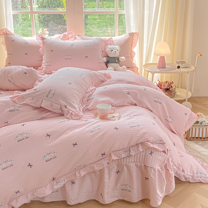 91家纺网 家纺一手货源 找家纺 昊川家纺 2026新款奶芙双层纱皱皱纱小清新多功能韩版花边床盖四件套 小天鹅-浅粉