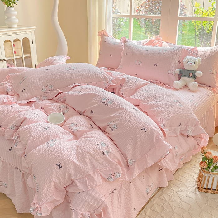 91家纺网 家纺一手货源 找家纺 昊川家纺 2026新款奶芙双层纱皱皱纱小清新多功能韩版花边床盖四件套 小天鹅-浅粉