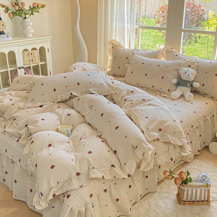 91家纺网 家纺一手货源 找家纺 昊川家纺 2026新款奶芙双层纱皱皱纱小清新多功能韩版花边床盖四件套 草莓日记