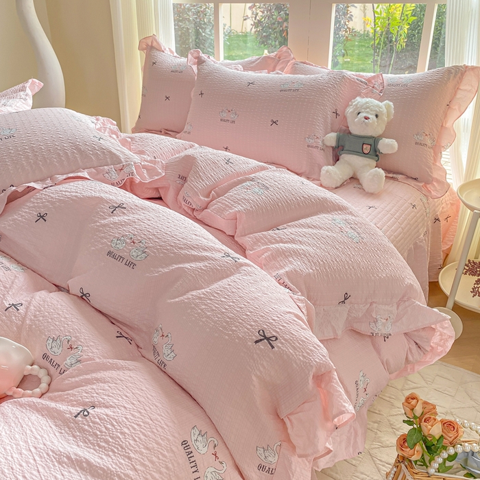 91家纺网 家纺一手货源 找家纺 昊川家纺 2026新款奶芙双层纱皱皱纱小清新多功能韩版花边床盖四件套 小天鹅-浅粉