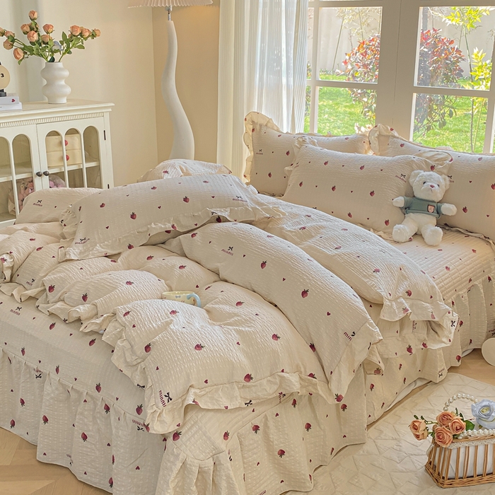 91家纺网 家纺一手货源 找家纺 昊川家纺 2026新款奶芙双层纱皱皱纱小清新多功能韩版花边床盖四件套 草莓日记