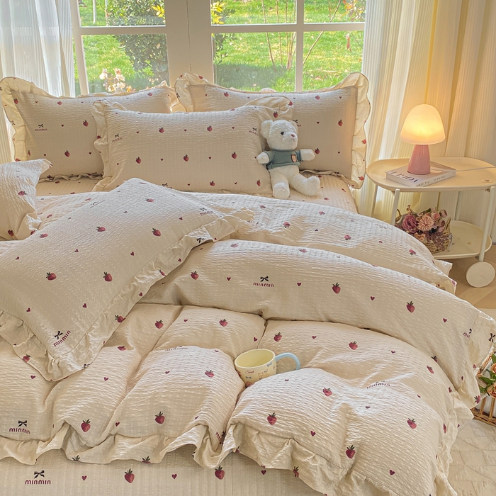 91家纺网 家纺一手货源 找家纺 昊川家纺 2026新款奶芙双层纱皱皱纱小清新多功能韩版花边床盖四件套 草莓日记