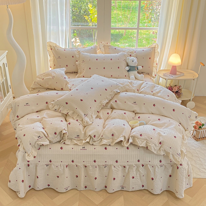 91家纺网 家纺一手货源 找家纺 昊川家纺 2026新款奶芙双层纱皱皱纱小清新多功能韩版花边床盖四件套 草莓日记