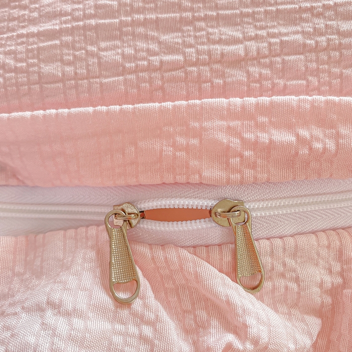 91家纺网 家纺一手货源 找家纺 昊川家纺 2026新款奶芙双层纱皱皱纱小清新多功能韩版花边床盖四件套 小天鹅-浅粉