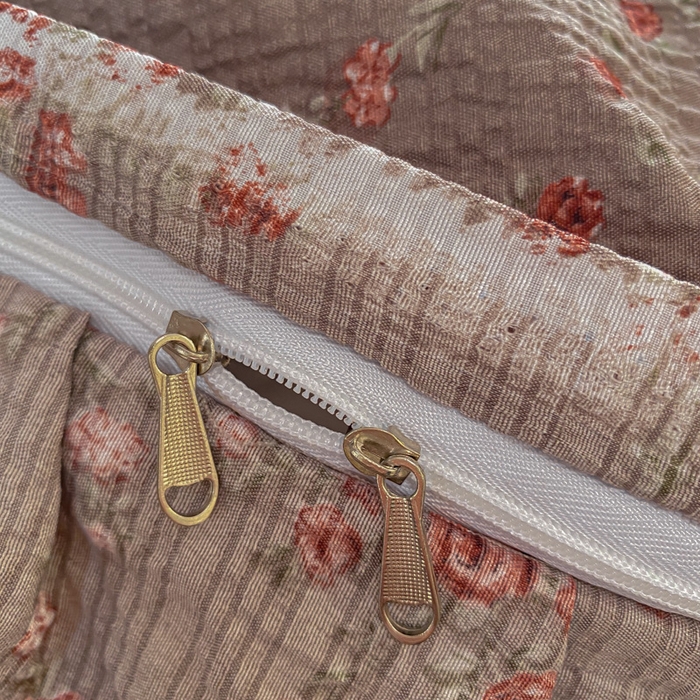 91家纺网 家纺一手货源 找家纺 昊川家纺 2026新款奶芙双层纱皱皱纱小清新多功能韩版花边床盖四件套 胭脂