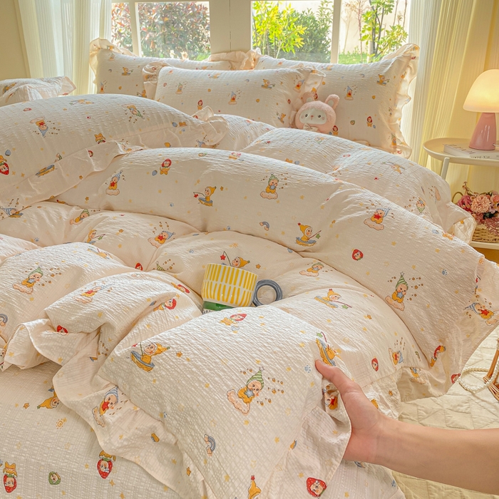 91家纺网 家纺一手货源 找家纺 昊川家纺 2026新款奶芙双层纱皱皱纱小清新多功能韩版花边床盖四件套 可爱星人