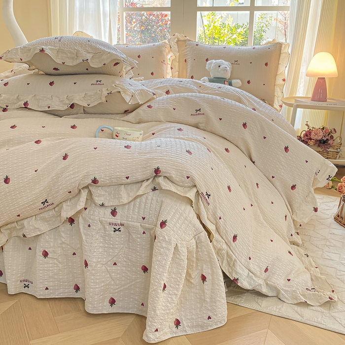 91家纺网 家纺一手货源 找家纺 昊川家纺 2026新款奶芙双层纱皱皱纱小清新多功能韩版花边床盖四件套 草莓日记