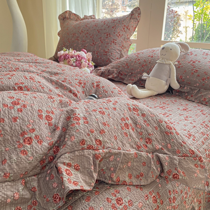 91家纺网 家纺一手货源 找家纺 昊川家纺 2026新款奶芙双层纱皱皱纱小清新多功能韩版花边床盖四件套 胭脂