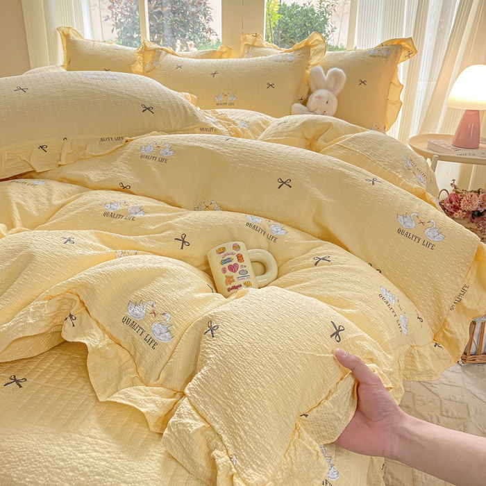 91家纺网 家纺一手货源 找家纺 昊川家纺 2026新款奶芙双层纱皱皱纱小清新多功能韩版花边床盖四件套 小天鹅-浅黄