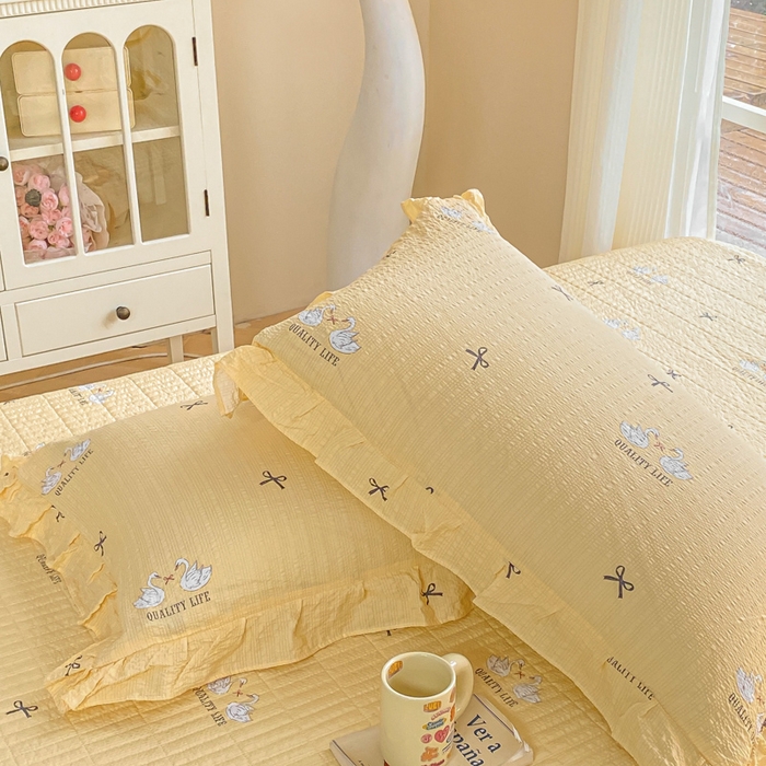 91家纺网 家纺一手货源 找家纺 昊川家纺 2026新款奶芙双层纱皱皱纱小清新多功能韩版花边床盖四件套 小天鹅-浅黄