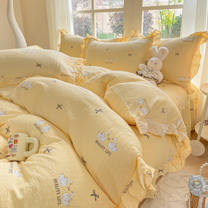 91家纺网 家纺一手货源 找家纺 昊川家纺 2026新款奶芙双层纱皱皱纱小清新多功能韩版花边床盖四件套 小天鹅-浅黄