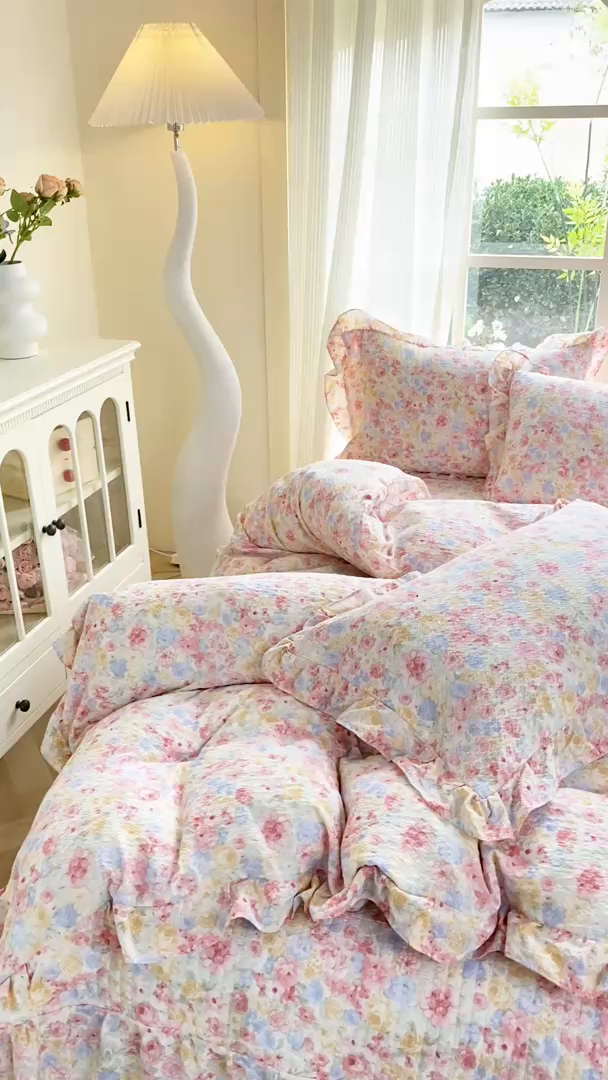 91家纺网 家纺一手货源 找家纺 昊川家纺 2026新款奶芙双层纱皱皱纱小清新多功能韩版花边床盖四件套 春日来信