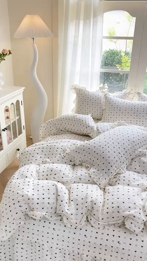 91家纺网 家纺一手货源 找家纺 昊川家纺 2026新款奶芙双层纱皱皱纱小清新多功能韩版花边床盖四件套 心动