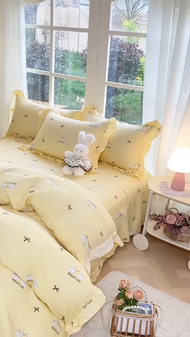 91家纺网 家纺一手货源 找家纺 昊川家纺 2026新款奶芙双层纱皱皱纱小清新多功能韩版花边床盖四件套 小天鹅-浅黄