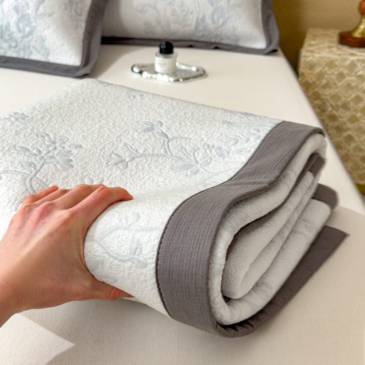 91家纺网 家纺一手货源 找家纺 孩子王家纺 2026新款夏天冰丝A类母婴级凉感值过0.21冰豆豆家用凉席子夏季-思琳娜 思琳娜-淡蓝