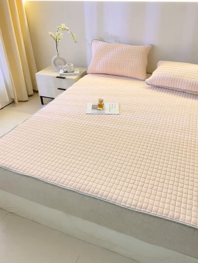 91家纺网 家纺一手货源 找家纺 麋兔 2026新款刺绣纯色氨纶凉感乳胶席子凉席 卡布粉