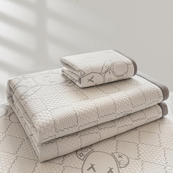 91家纺网 家纺一手货源 找家纺 家喜爱 2026新款冰感豆豆软凉席-高克重 不起球【可提供买家秀】 LUCK小冰熊-灰