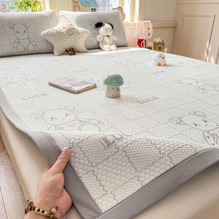 91家纺网 家纺一手货源 找家纺 家喜爱 2026新款冰感豆豆软凉席-高克重 不起球【可提供买家秀】 LUCK小冰熊-灰