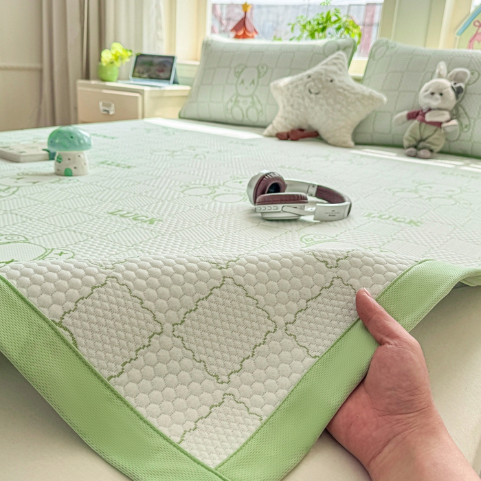 91家纺网 家纺一手货源 找家纺 家喜爱 2026新款冰感豆豆软凉席-高克重 不起球【可提供买家秀】 LUCK小冰熊-绿