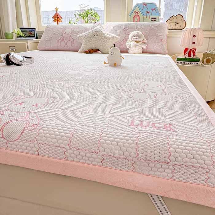 91家纺网 家纺一手货源 找家纺 家喜爱 2026新款冰感豆豆软凉席-高克重 不起球【可提供买家秀】 LUCK小冰熊-粉