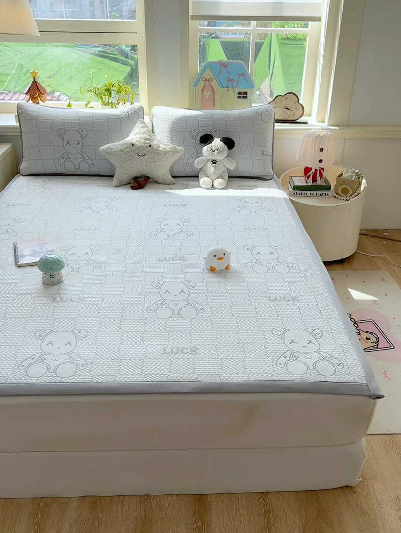 91家纺网 家纺一手货源 找家纺 家喜爱 2026新款冰感豆豆软凉席-高克重 不起球【可提供买家秀】 LUCK小冰熊-灰